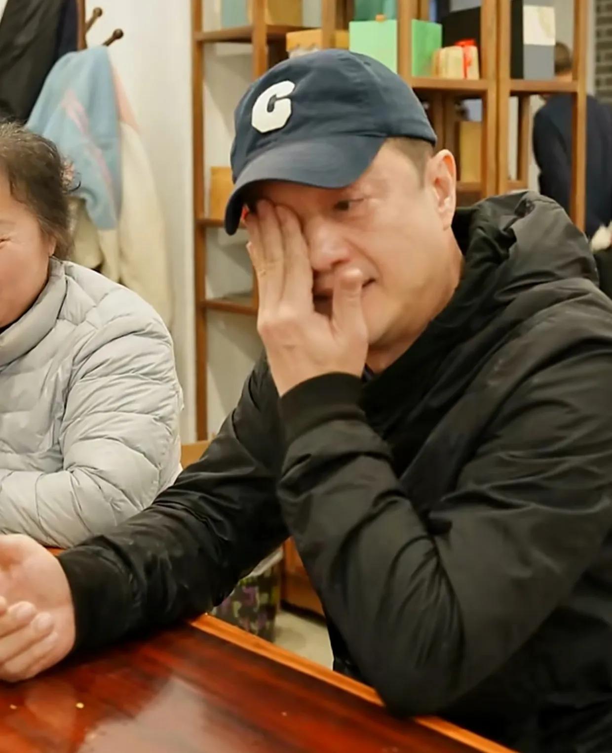 李亚鹏二两茶卖出500万喜极而泣,事业终于成功不用看人脸色活着