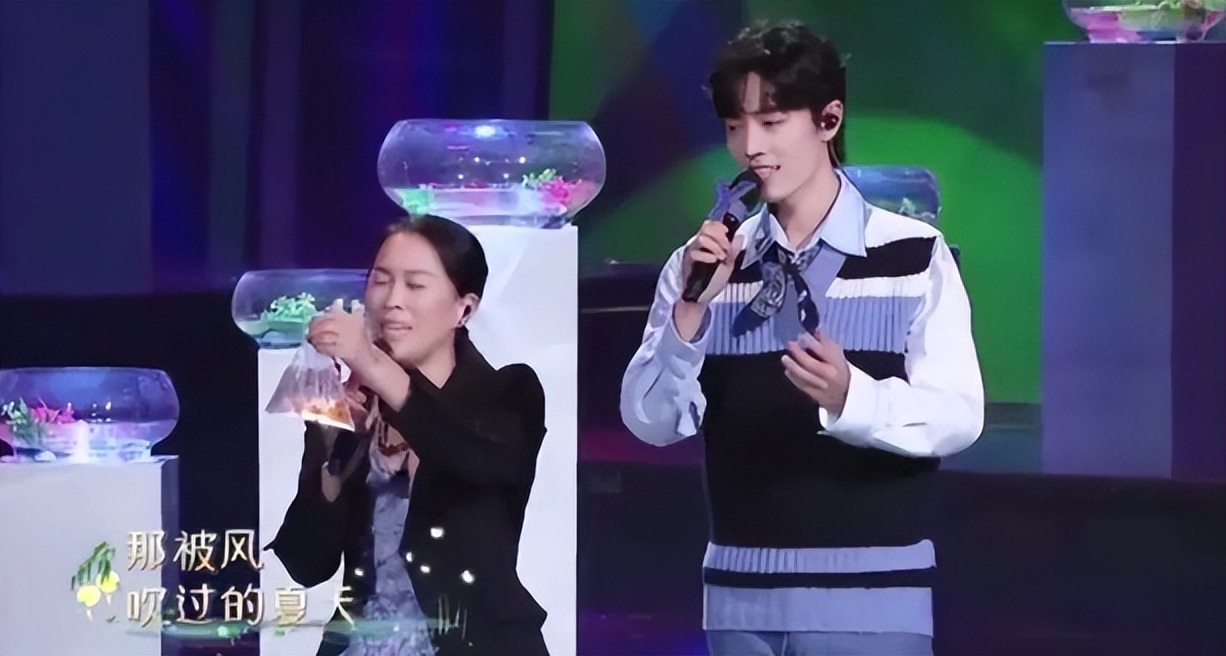 五月天假唱被逮个正着？央视新闻终于出手，崔健的话应验了