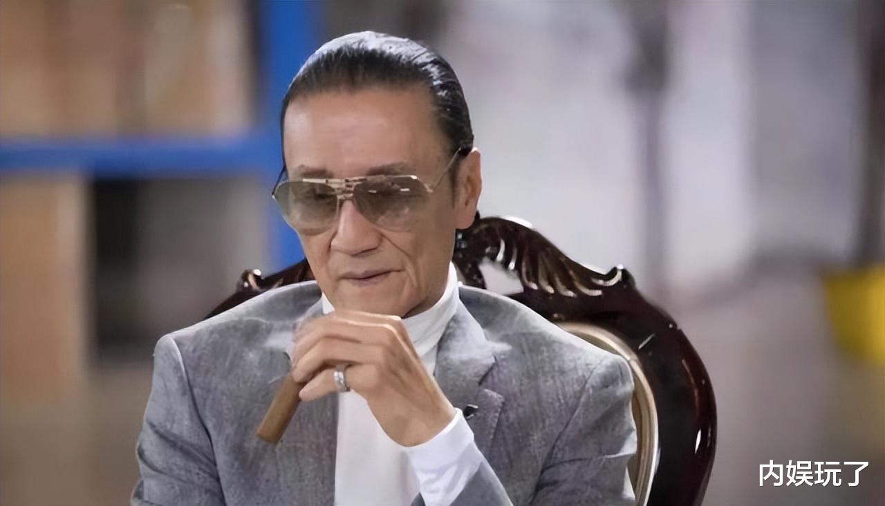 87岁谢贤成孤寡老人，每天看谢霆锋照片发呆，直言已选好陪葬品