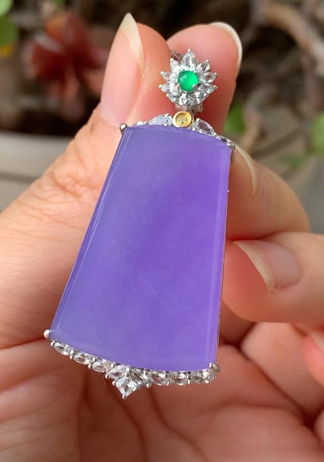 翡翠|龙哥说翡翠:你知道如何根据料子的特点设计题材吗?