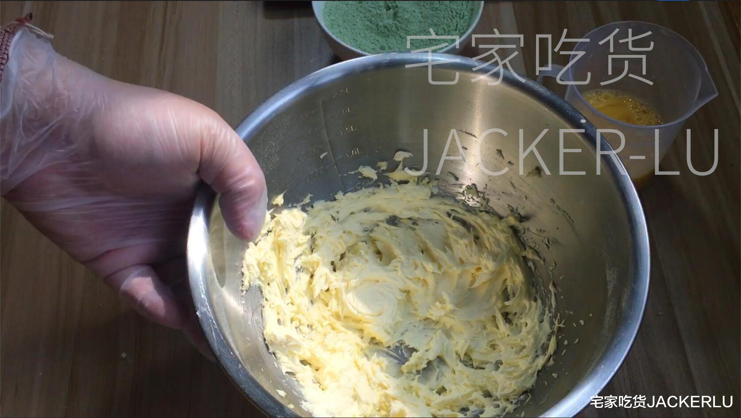 美食教程|抹茶奶油磅蛋糕，香浓奶油，清新抹茶，味道层次丰富。