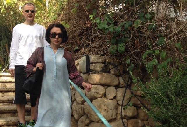 55岁金星“变性后遗症”越来越严重,让丈夫汉斯感到相当尴尬