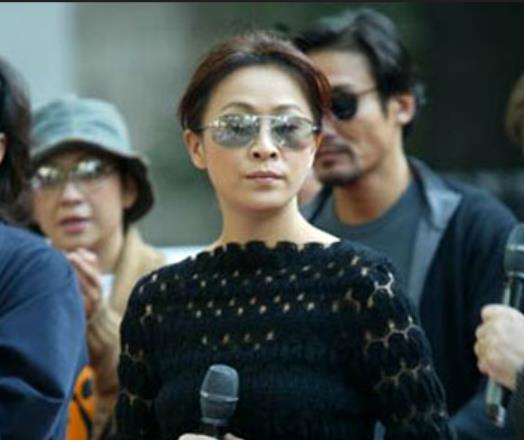 刘嘉玲受辱门照片被爆!失踪三小时露面时衣衫不整,梁朝伟心真大