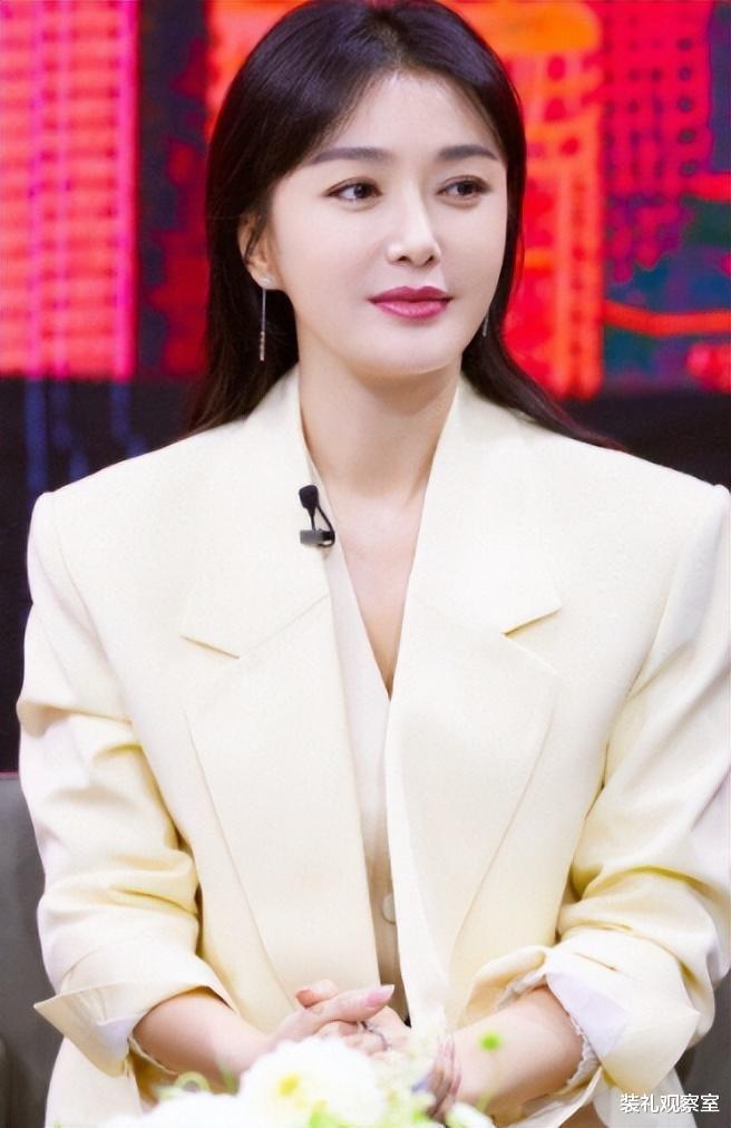 秦岚|秦岚的坎坷情史:连遇“渣男”两次,倒贴千万财产,恋爱脑实锤了