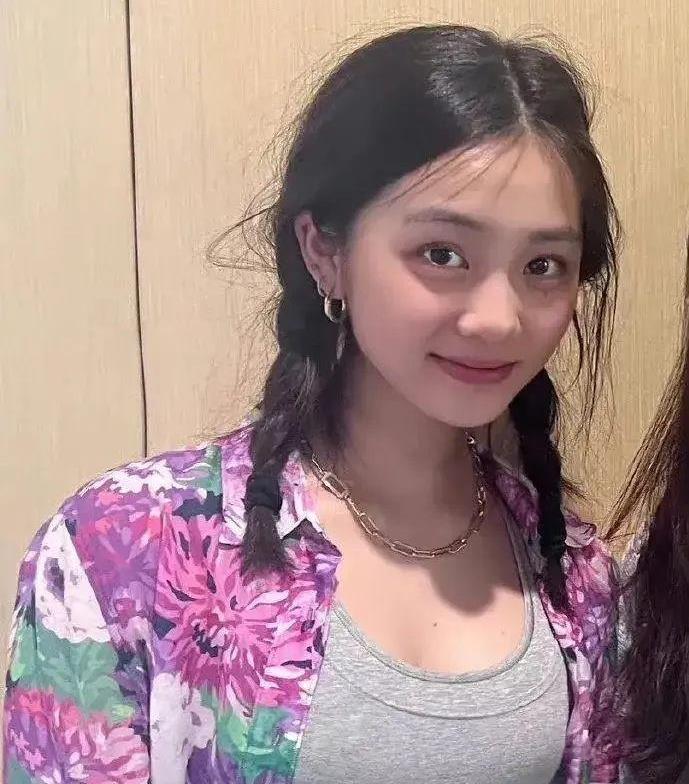 同样是养女儿，当17岁黄多多和贝儿、森碟站在一起，差别就出来了！