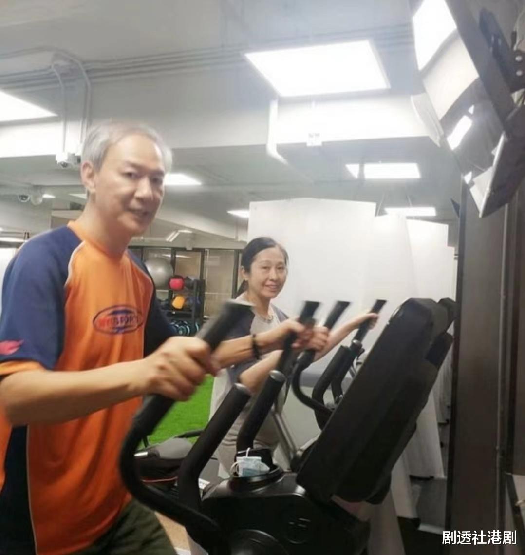 感动！TVB老戏骨患罕见病获丈夫不离不弃，症状严重更一度停工休养