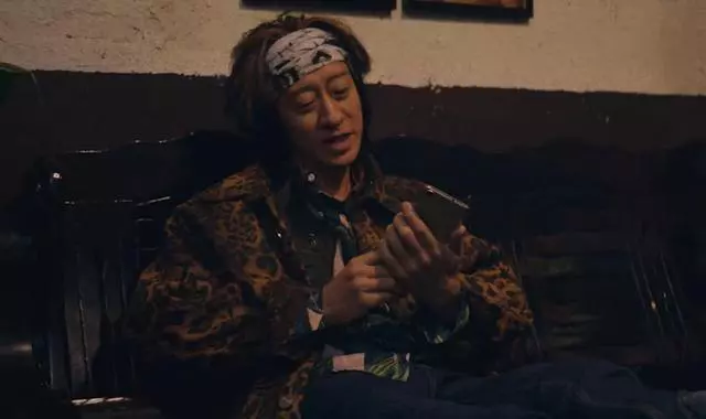 笑了！嘎子哥新片突破下线：时长只有65分钟，双腿追摩托跑16公里