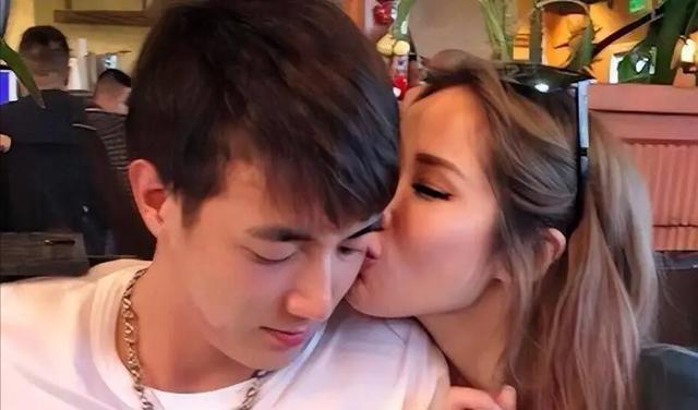 色是刮骨刀!43岁萧亚轩面黄肌瘦、脸部凹陷、香肠嘴,疑被掏空