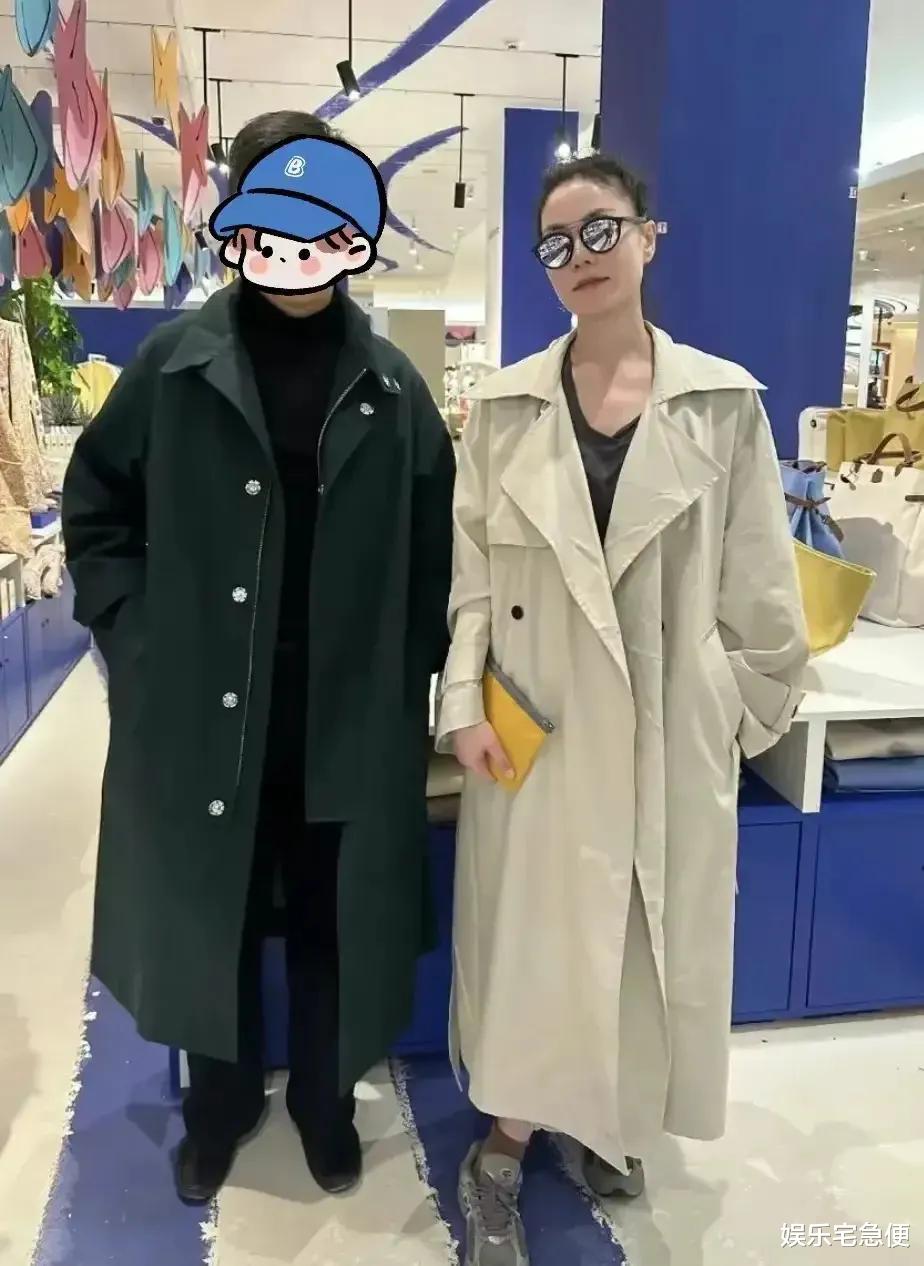 李嫣|李嫣17岁生日近照曝光，穿白衬衣气场强大，一双眼睛完美遗传王菲