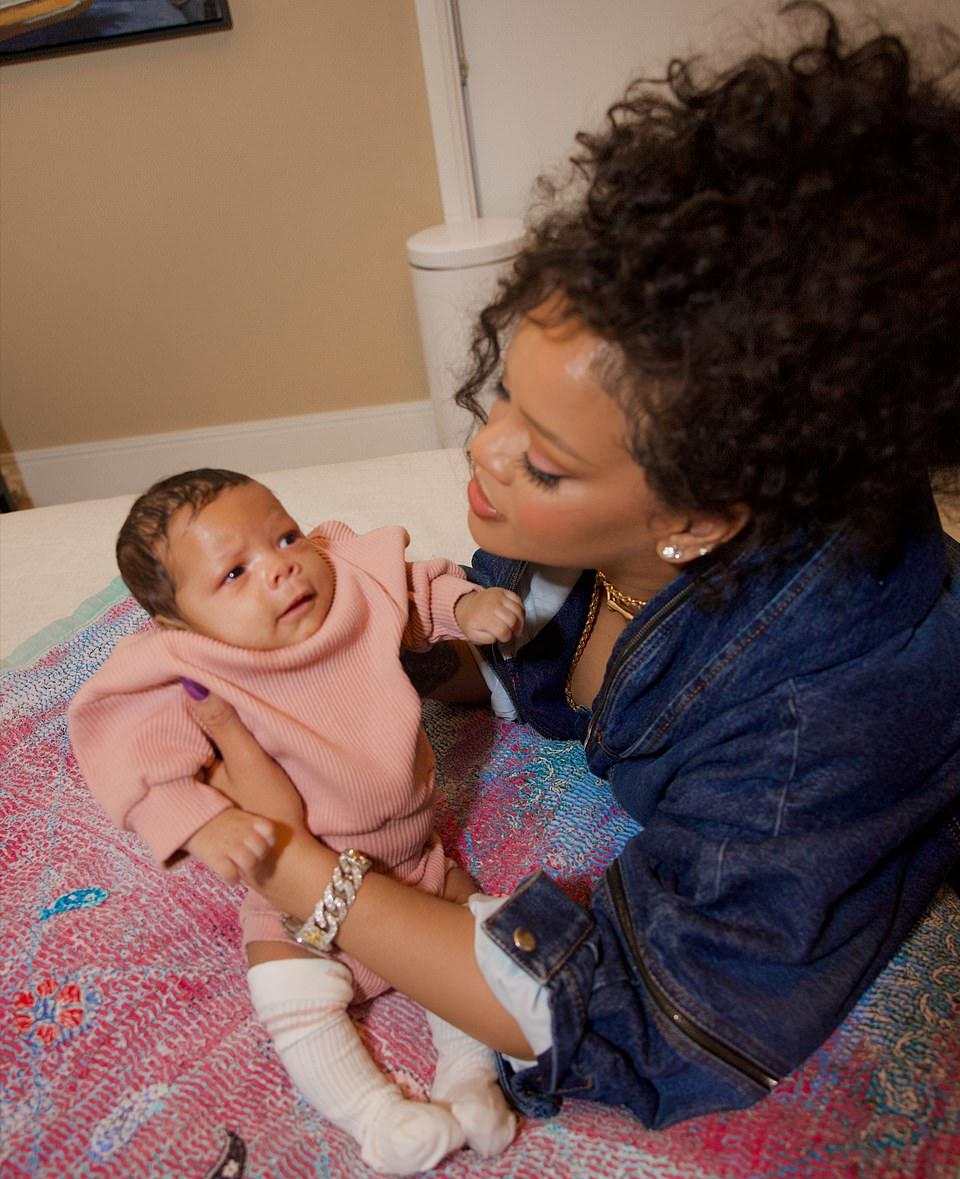 蕾哈娜二胎产后首次亮相!一家四口首次亮相,二胎小儿子正脸来了