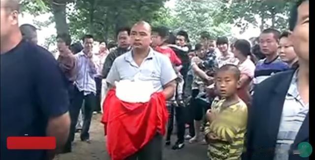 12年后回看药家鑫案:不救人反刺死伤者,农村人的命这么不值钱吗