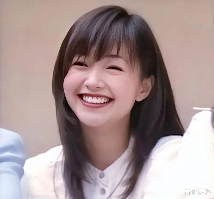 她被誉为最美郭襄,爆红却患精神病,嫁给外国人,50多岁住在山上