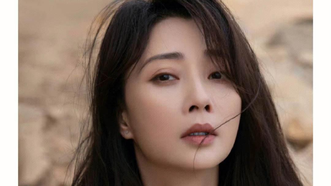 殷桃的腰，夺命三郎的弯刀