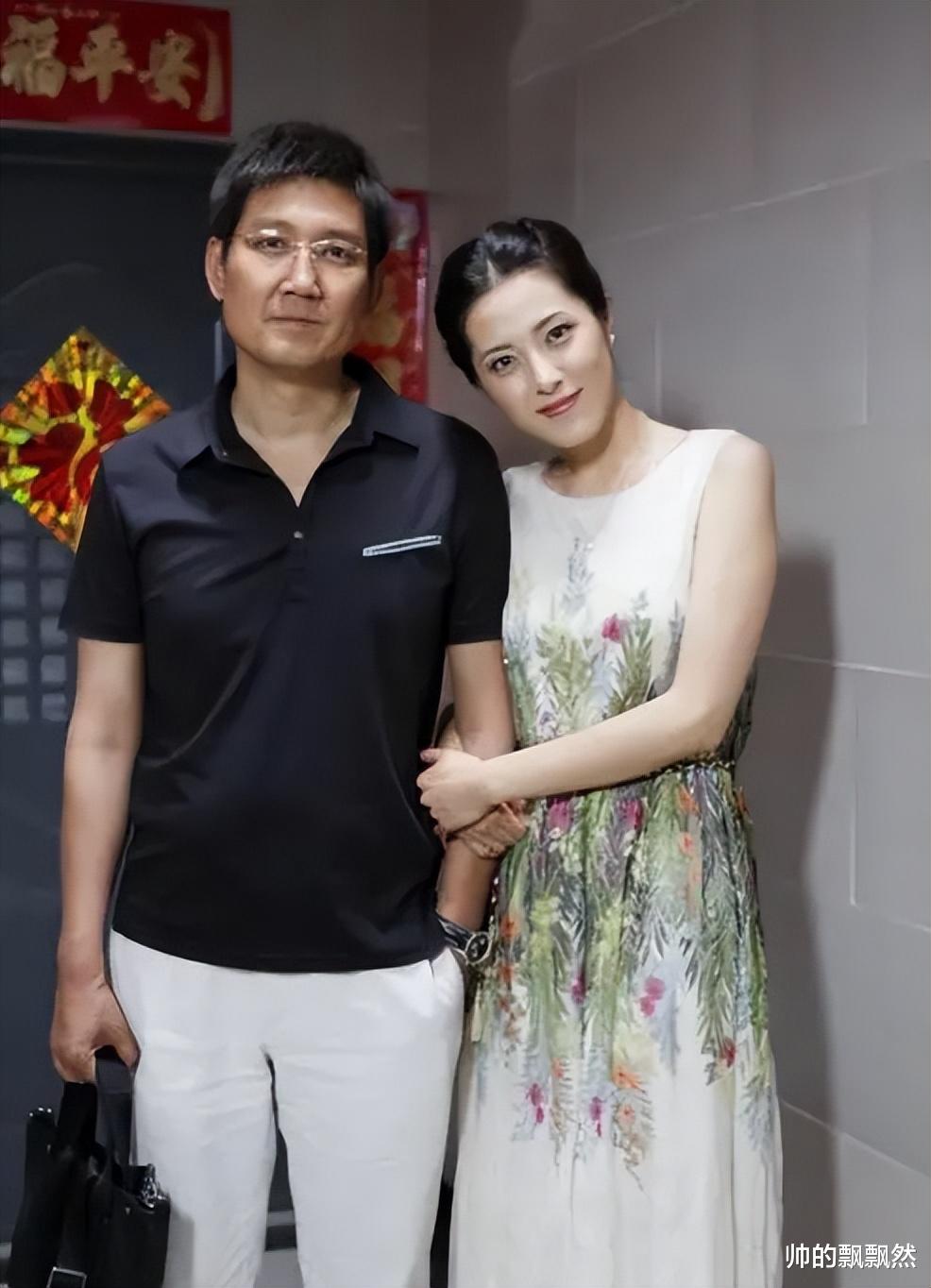 茵娜：嫁给演员李崇霄，恩爱23年丈夫离世，如今与女儿相依为命