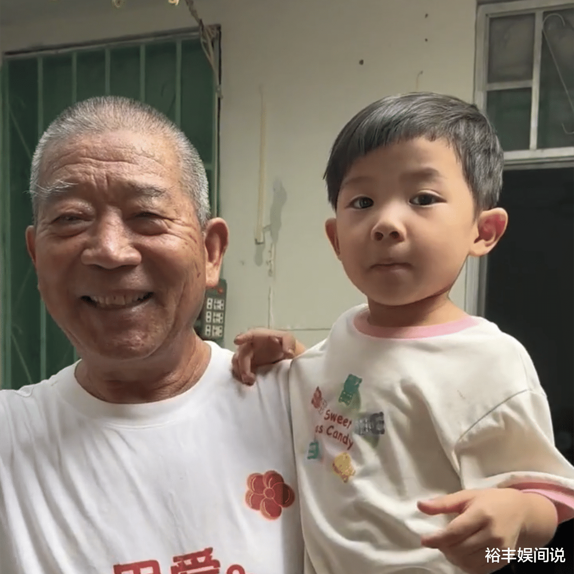 3岁小天赐随72岁爸爸回老家生活！花重金装修，细节透露满满父爱