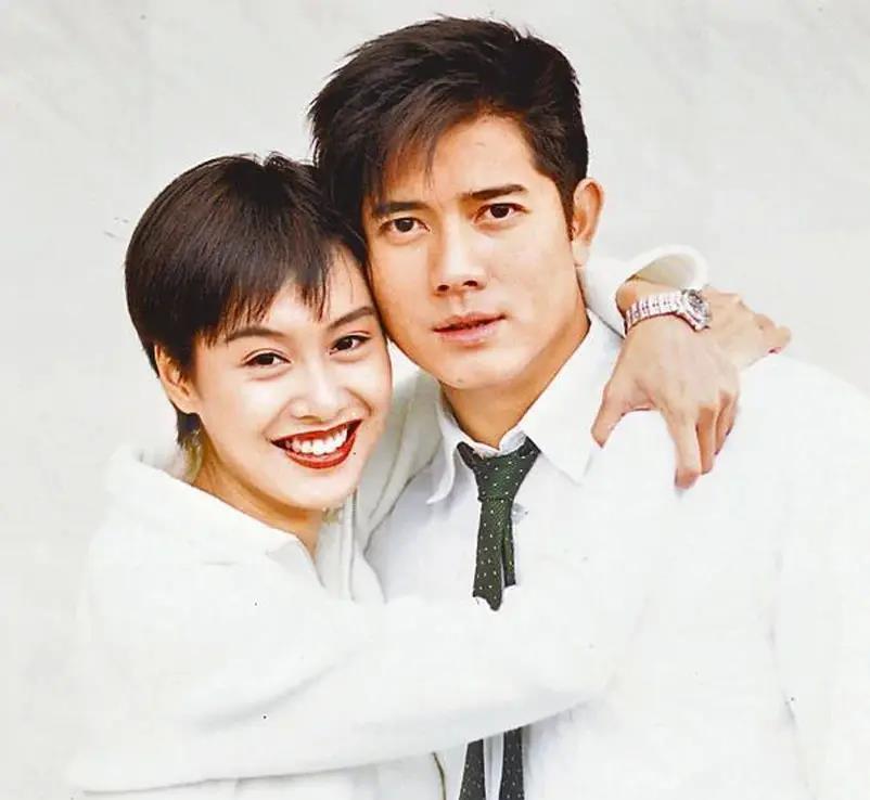 52岁朱茵现状曝光：住深山残屋，开97年的破车，活成了娱乐圈的大笑话