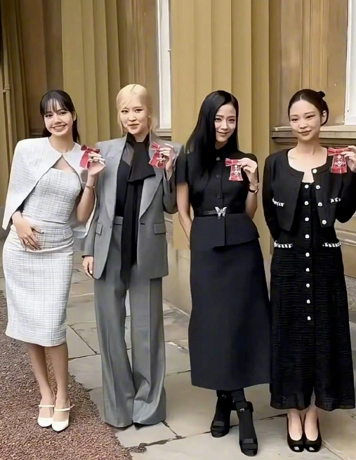 Lisa生图曝光！脱了衣服的她，还能再穿回去吗？