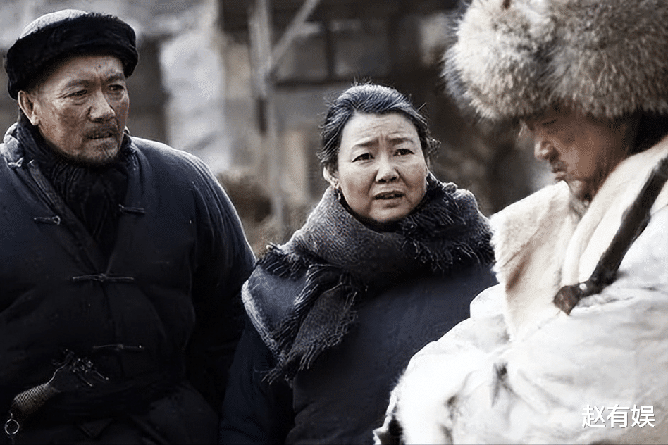 萨日娜:结婚33年只生孩子不做饭,帅气演员丈夫把她宠成宝