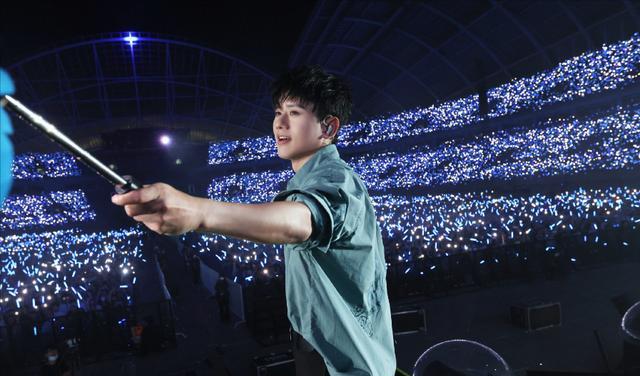 王力宏|王力宏演唱会被喊退票!大片空座本人迟迟不上场,请群演撑场面