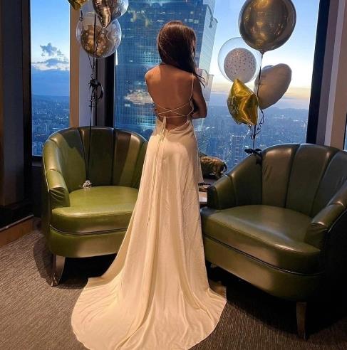 吴速玲离婚后为女儿庆生，13岁“姐姐”模样大变，爸爸曹格没露面