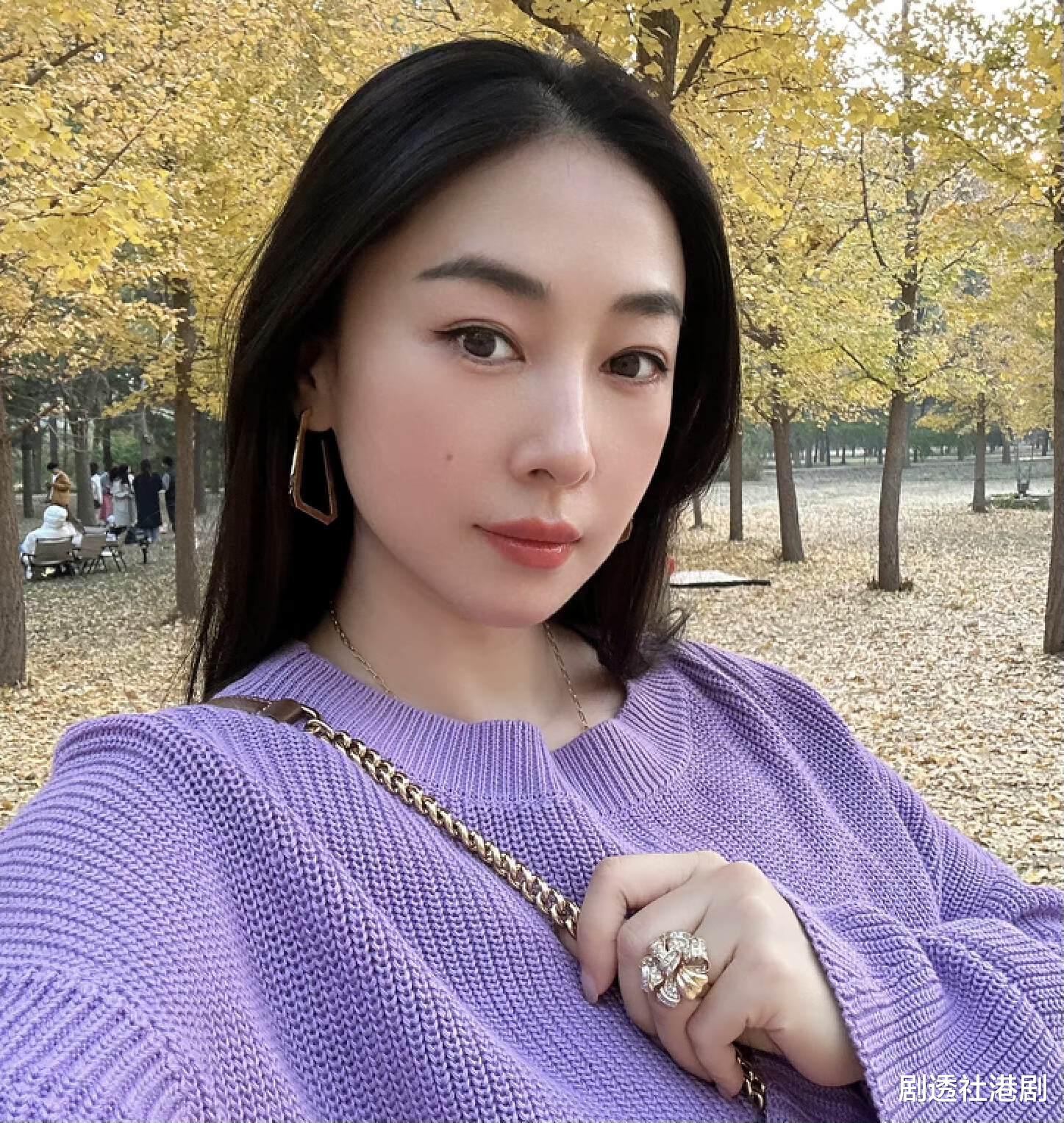 香港知名女星再曝婚变,发文吐槽丈夫直男思维,情商低没有幽默感