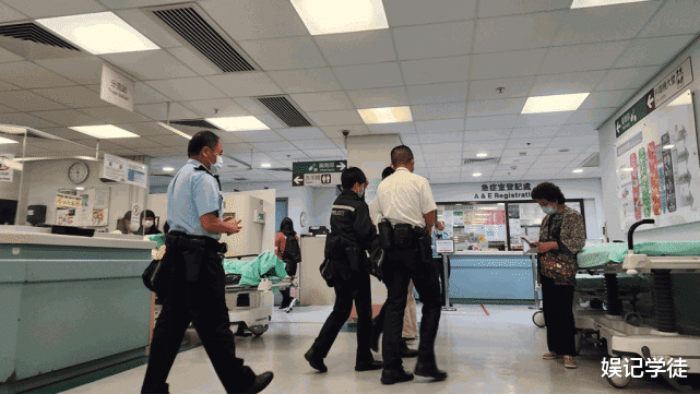 梅启明|71岁靠体力谋生的梅启明，被曝工作时受伤，网友却在担心餐厅老板