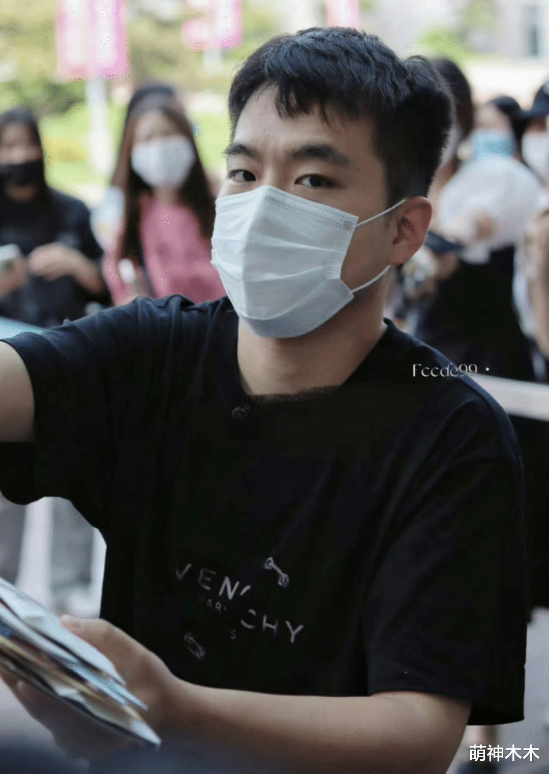 范丞丞|范丞丞离开乐华!正式投靠姐姐团队,与女爱豆共用经纪人引争议