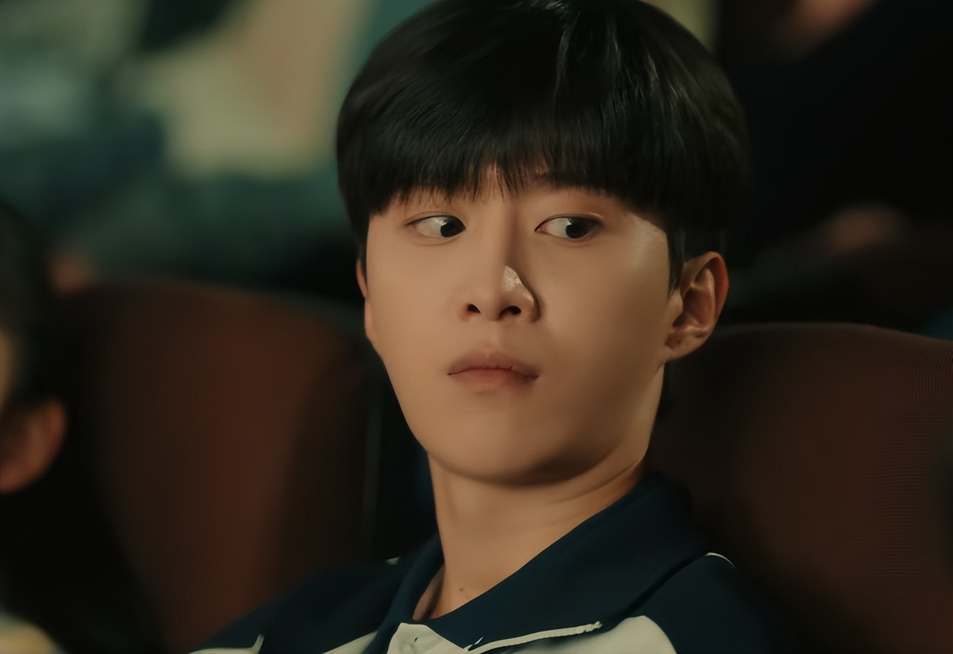 演员“强行扮嫩”的风又刮到了江苏卫视剧里,一脸疲态穿校服真尬