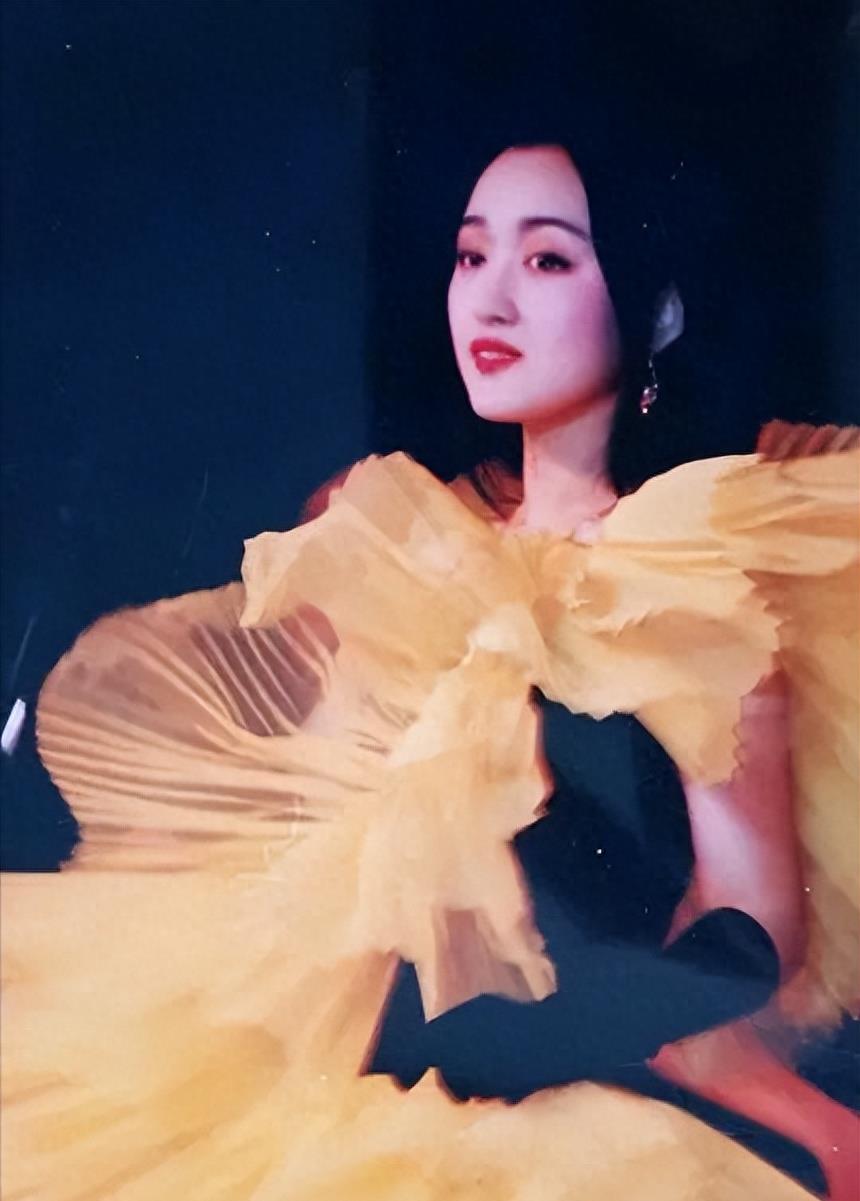 赖文峰现状曝光!娶小23岁娇妻,眉眼像极旧爱杨钰莹,儿子已6岁