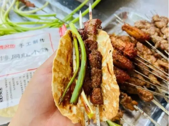 淄博|河北5人五一到淄博吃烧烤，点了满桌的烤串，结账时被山东人感动
