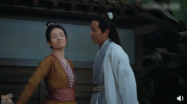 醒醒吧,一部代表作都没有,却高高在上当评委,这些小丑羞不羞