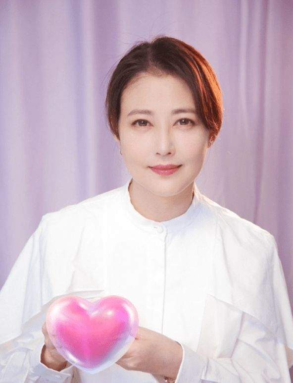 急诊医生曝周海媚病情：患系统性红斑狼疮，抢救了一天，插管昏迷