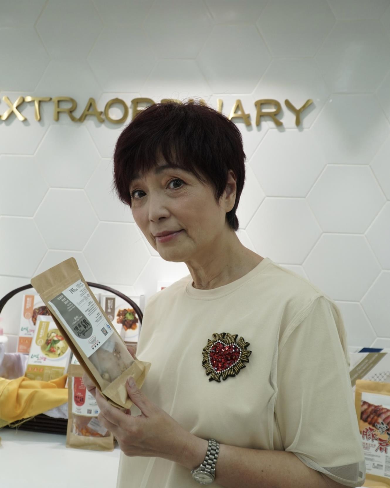 苑琼丹:演员太穷,只好直播发家致富