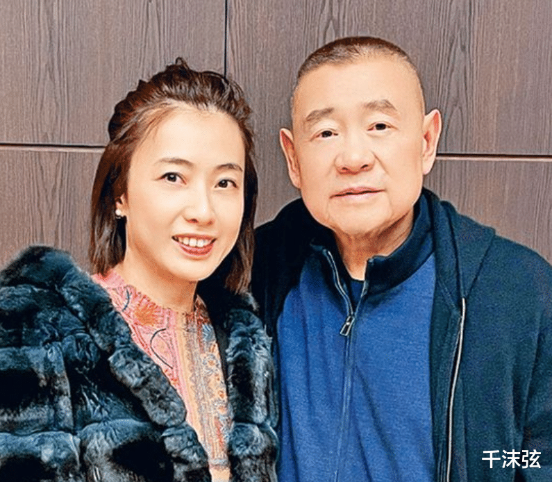 刘銮雄被曝病危后露面，消瘦驼背显老态，走路颤颤巍巍被女儿搀扶