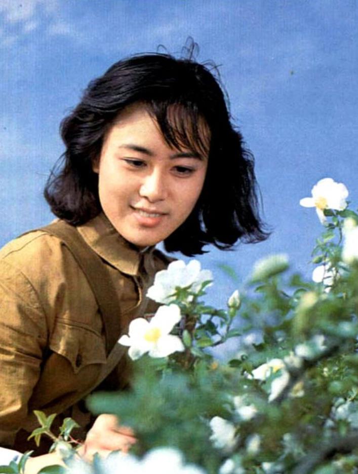 吴玉芳|《平凡之路》一件泳衣,暴露金晨身材短板,让60岁吴玉芳比了下去