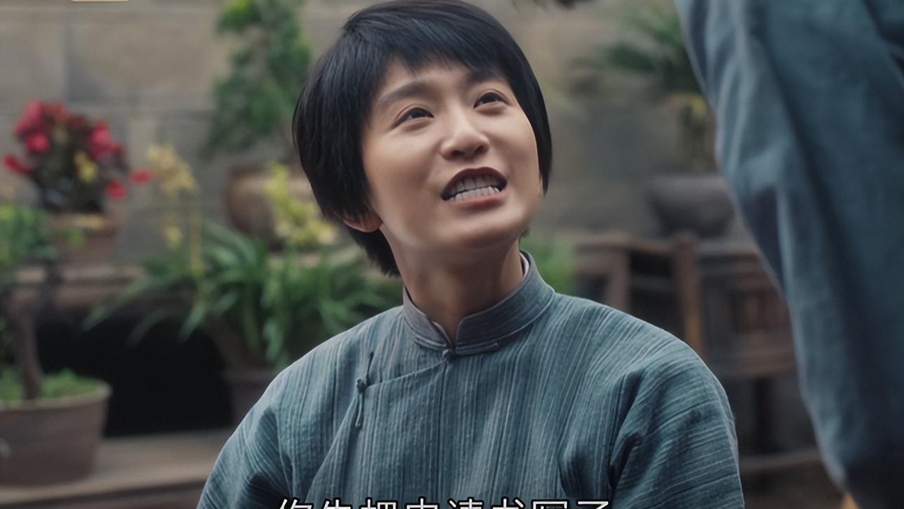 别硬演“战士”！搞怪表情、抻脖子，一排烤瓷牙，当观众瞎吗？