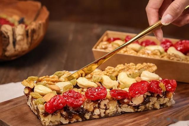 切糕|没生意还全国乱窜，遭大众抵制的“新疆切糕”，究竟有啥猫腻