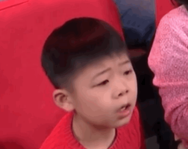 春晚|兔年春晚现场观众神情:挠头抓耳、皱眉头翻白眼,每秒都是表情包