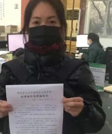 何炅保姆事件再升级！对方晒深夜加班证据，去年被移出何爸公司群