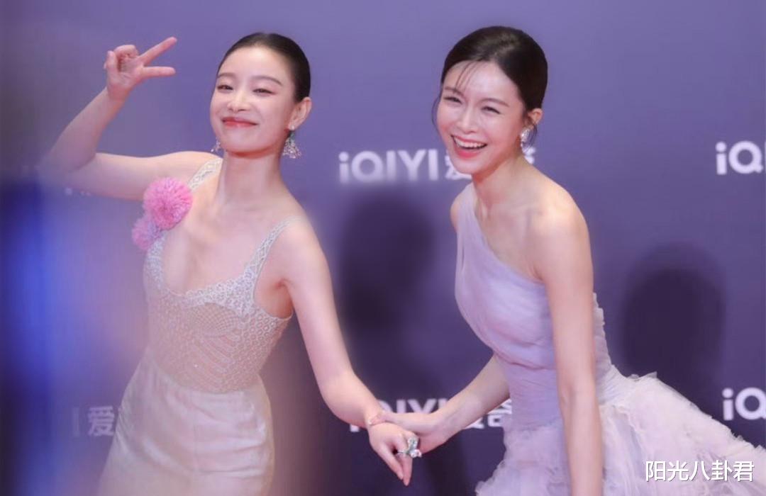 尖叫之夜红毯上,任达华的绅士风度,给内娱所有男明星上了一课