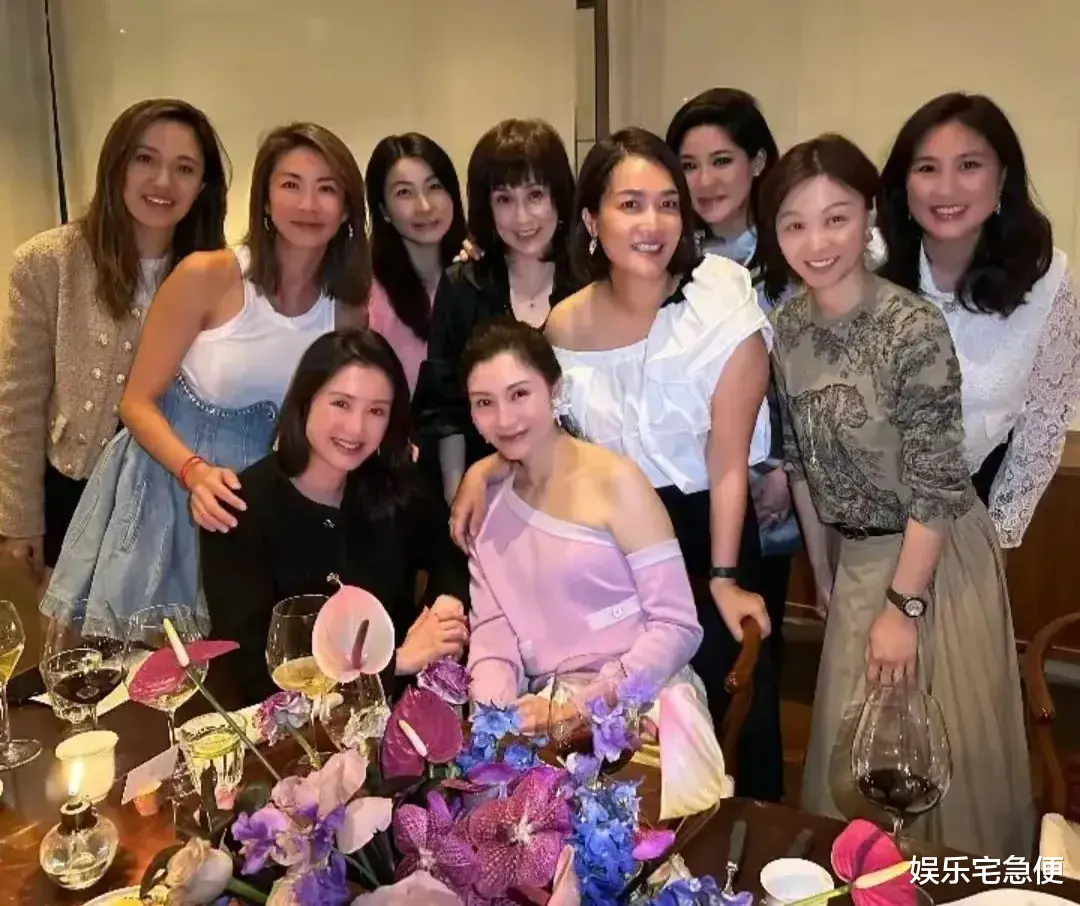 香港富太生日会,郭晶晶和霍启刚堂妹分别出席,徐子淇穿搭太抢镜