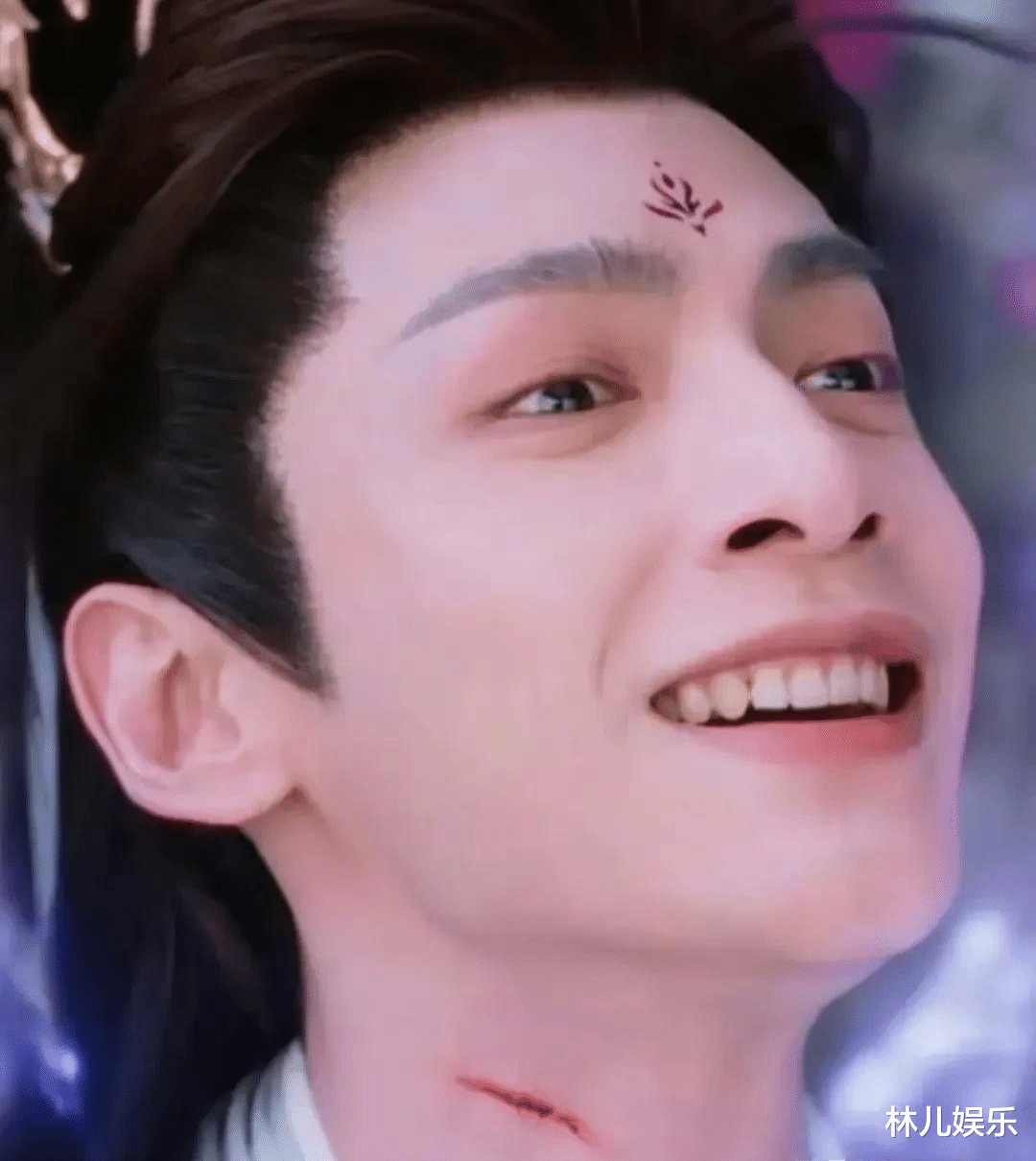 何超莲|穿内衣就算了，粗水管我也忍了，那个戴口罩的，真把观众当傻子呢