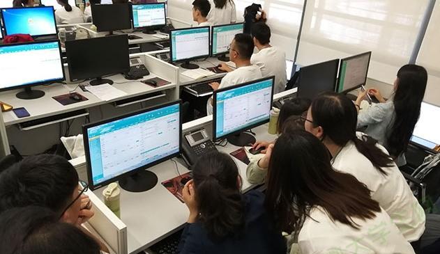 00后|00后找工作怒怼HR：你刚毕业就当牛做马吗？网友对此争议不断