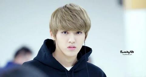 吴亦凡狱中生活如鱼得水已当班长坚持写歌,两人照顾生活起居