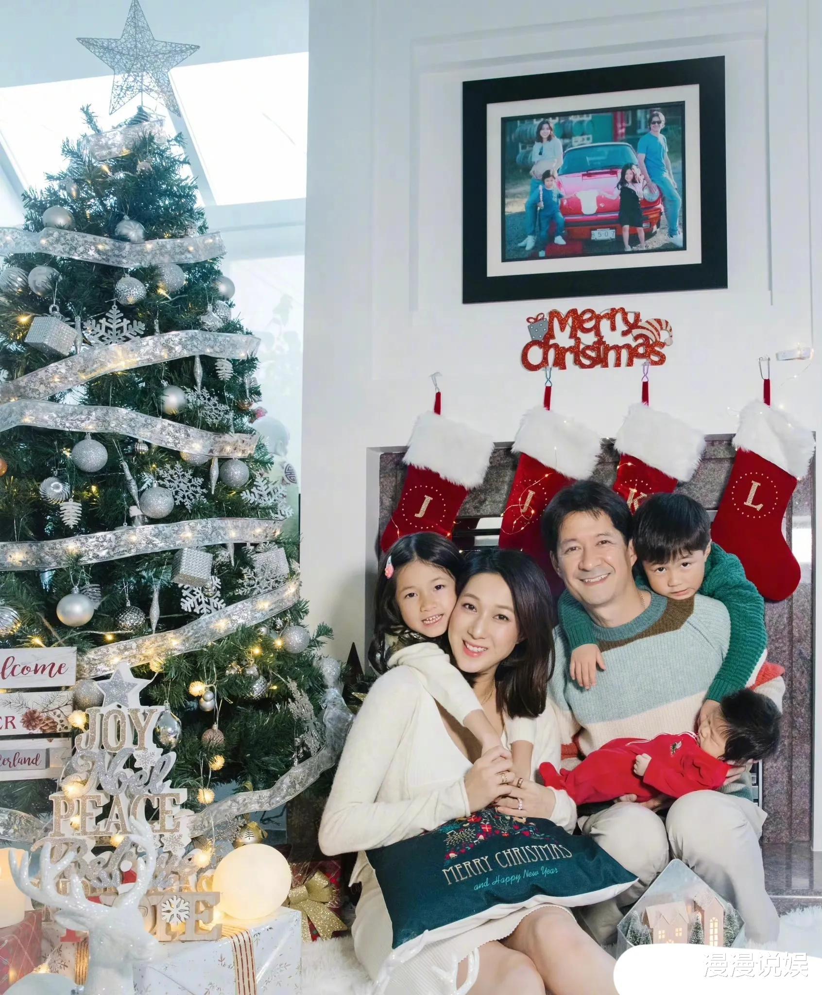 钟嘉欣|演员钟嘉欣首次公开三胎女儿水下分娩视频，全程表情坚定，好勇敢