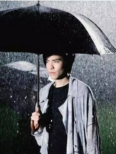 打脸!萧敬腾步伐飘被传吸毒,连同众多歌手一起被爆吸毒事件