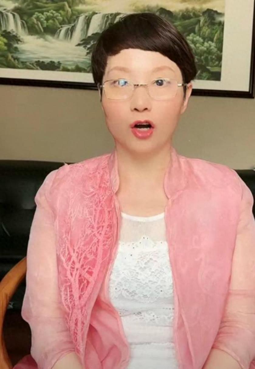 把三个女儿弄去坐牢后，蓝翔校长再送原配入狱，这次被“反杀”了！