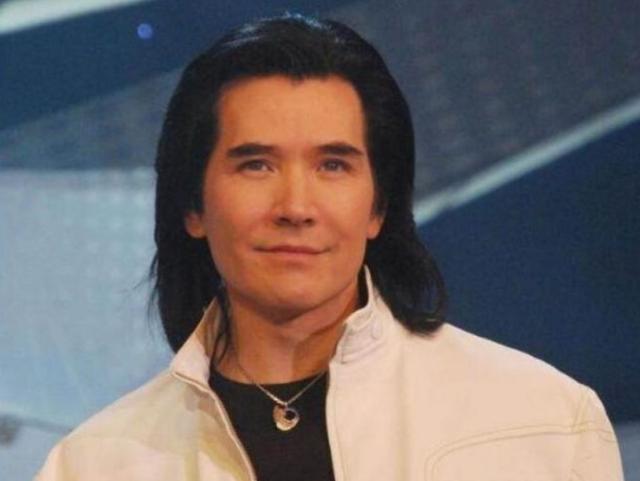 费翔|爱国被封杀14年，春晚不敢拍下半身，4位女神追的费翔为何不婚？