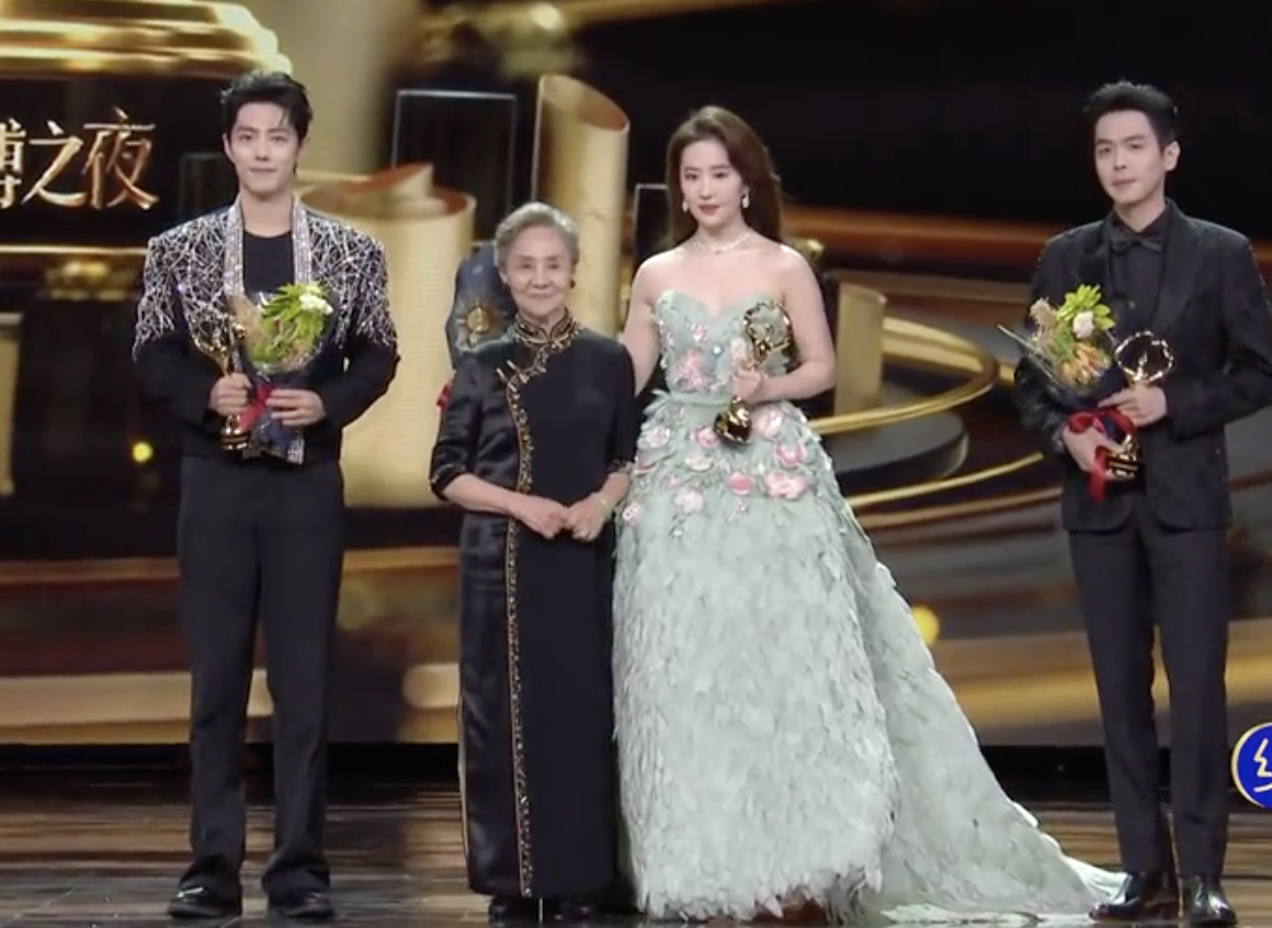 胡歌|微博之夜经典名场面超全汇总！胡歌刘亦菲获King和Queen惹网友不满