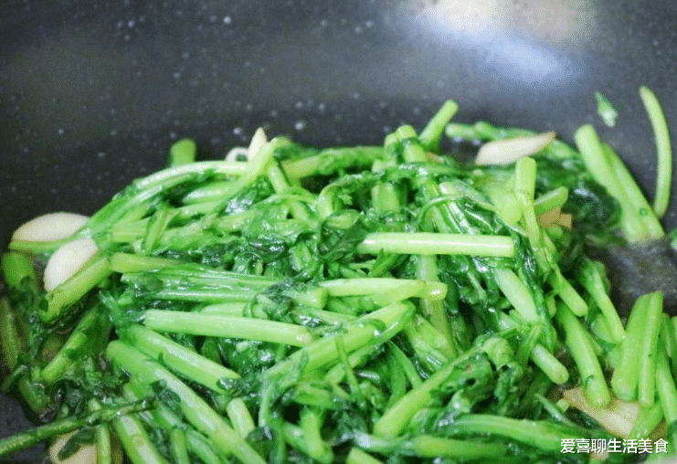 茼蒿|这菜人称“皇帝菜”,有蒿之清气、菊之甘香,常吃好处多,别不懂吃!分享5种好处做法